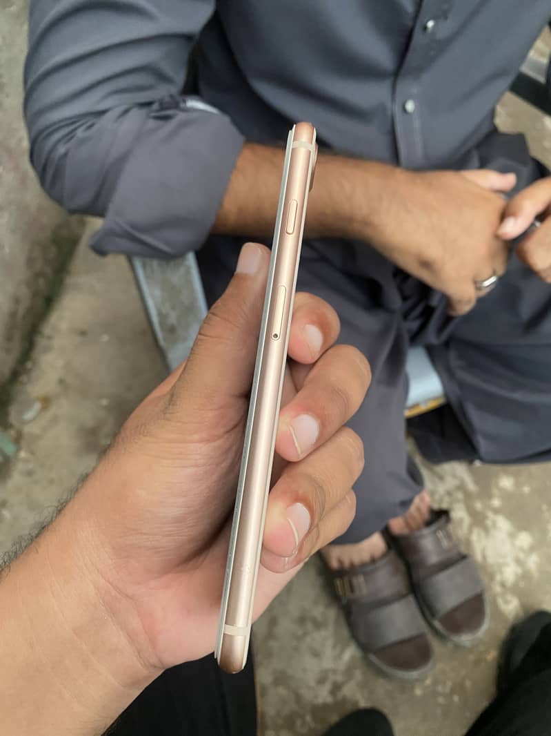Apple iPhone 8 Plus 5