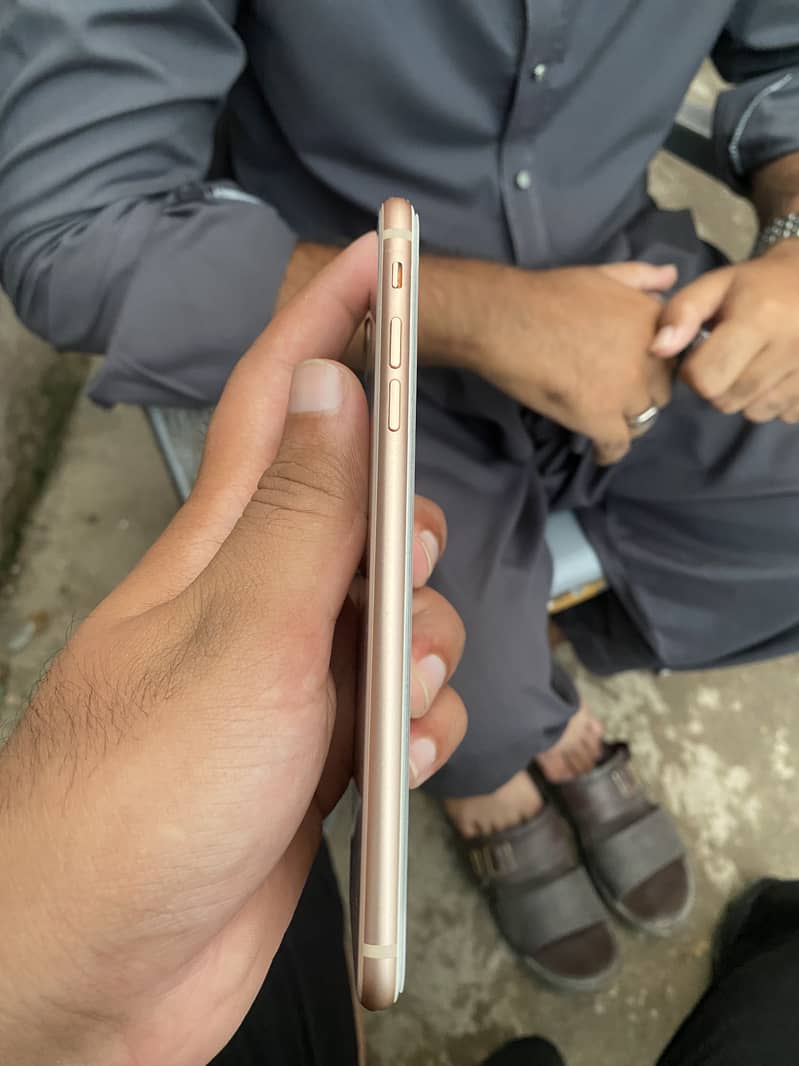 Apple iPhone 8 Plus 6