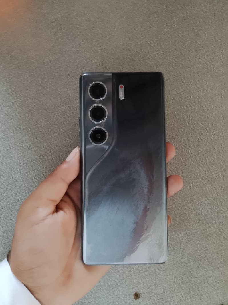 Tecno CAMON 40 Pro 6