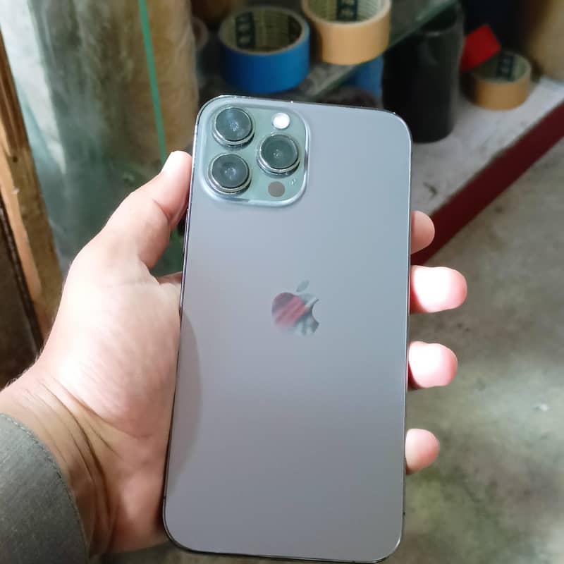 Apple iPhone 13 Pro Max 0