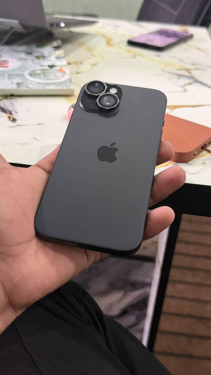 Apple iPhone 15 2