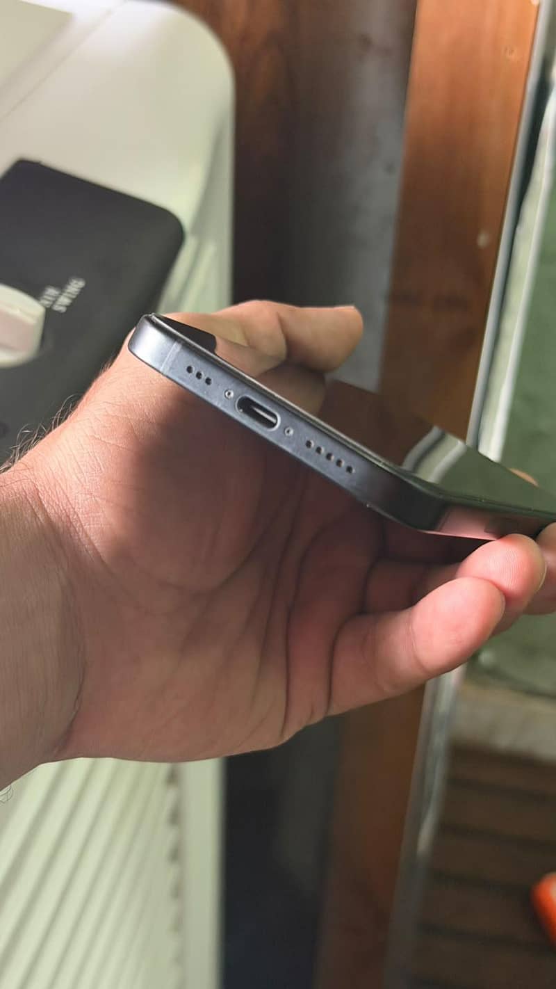 Apple iPhone 15 7