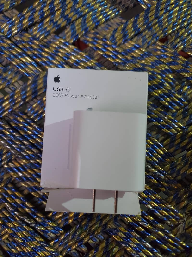APPLE ADOPTER 0