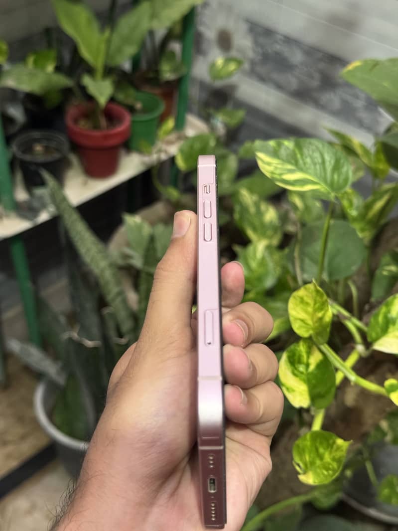 Apple iPhone 13 2