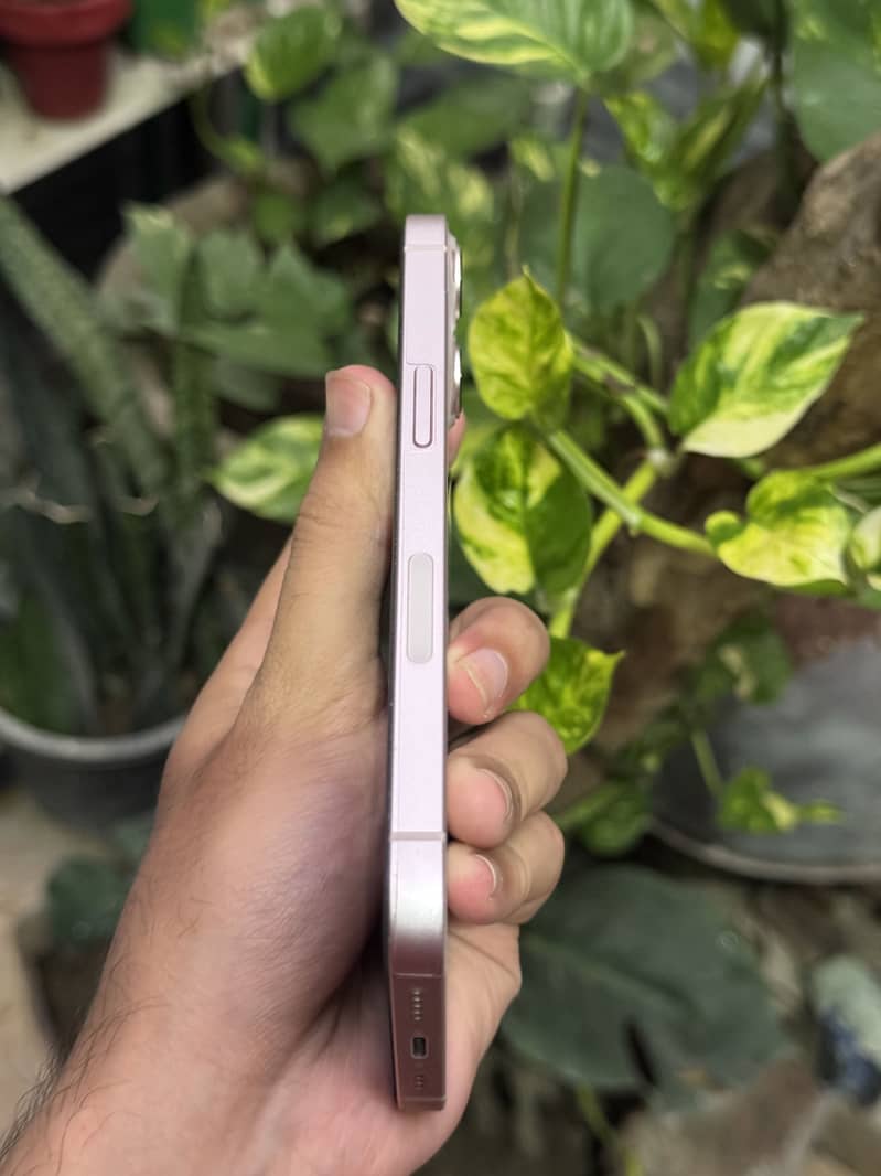Apple iPhone 13 4