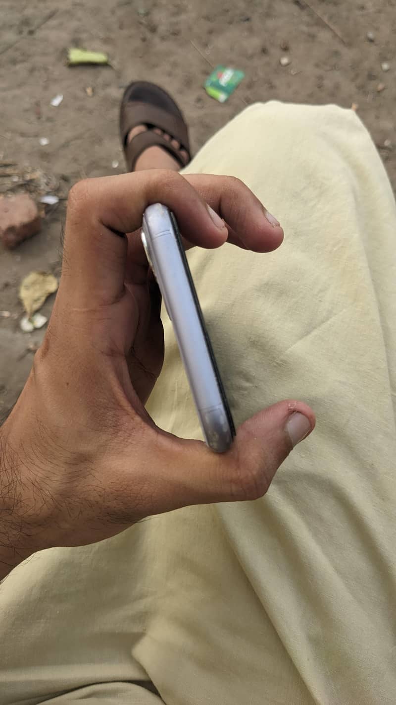 Apple iPhone 11 0