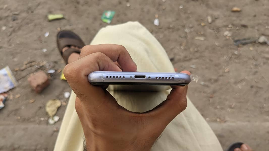 Apple iPhone 11 3