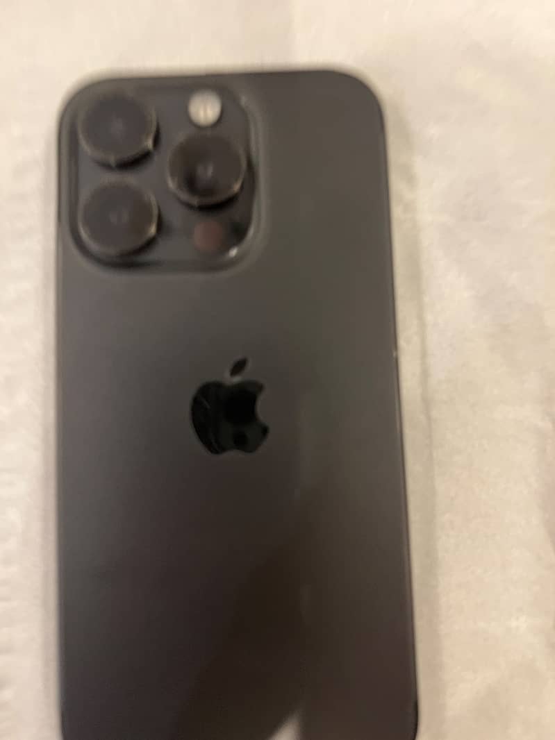Apple iPhone 15 Pro 3