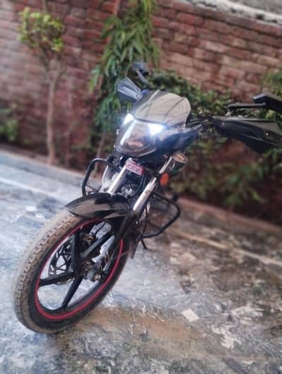 Unique ud 100 2016 Sporty look price is very slightly negotiable