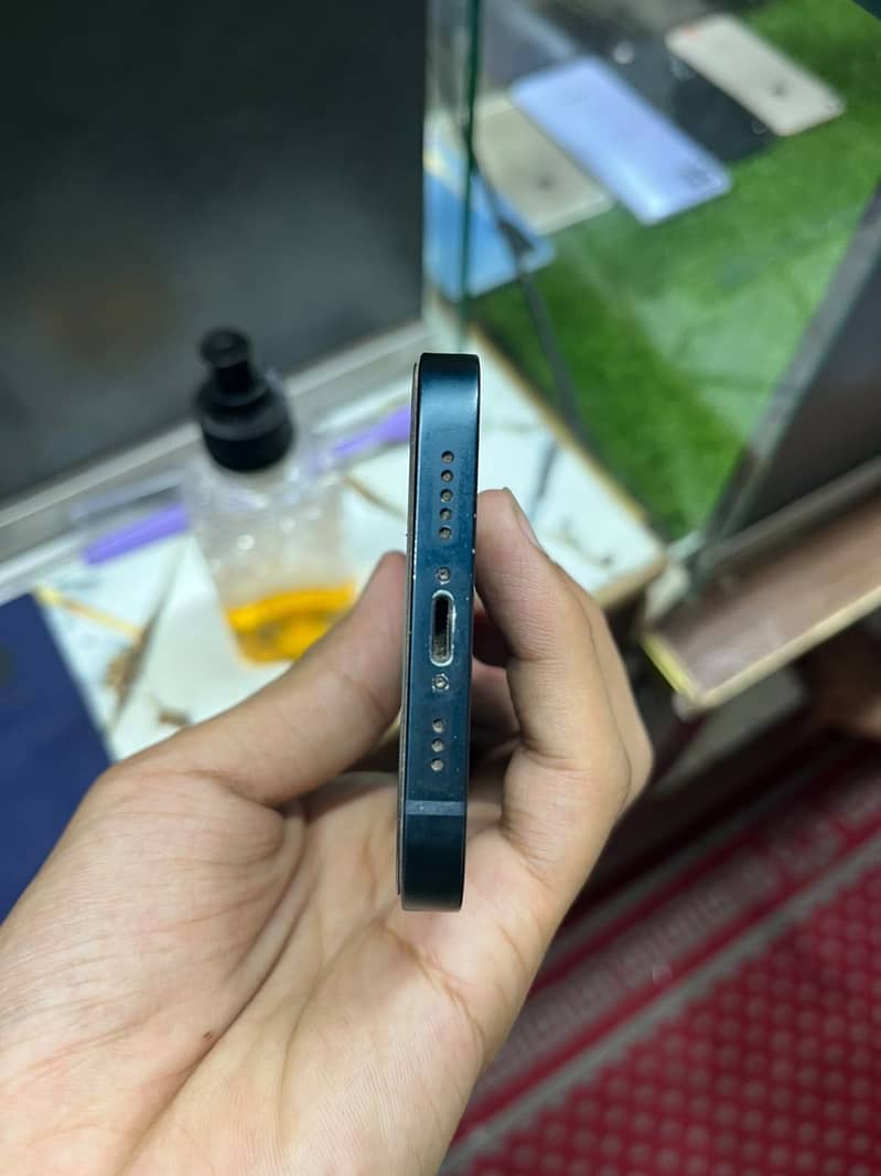Apple iPhone 13 2