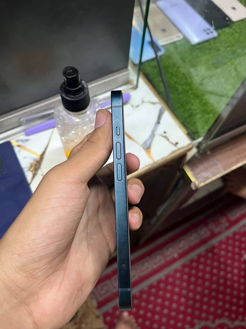 Apple iPhone 13 4