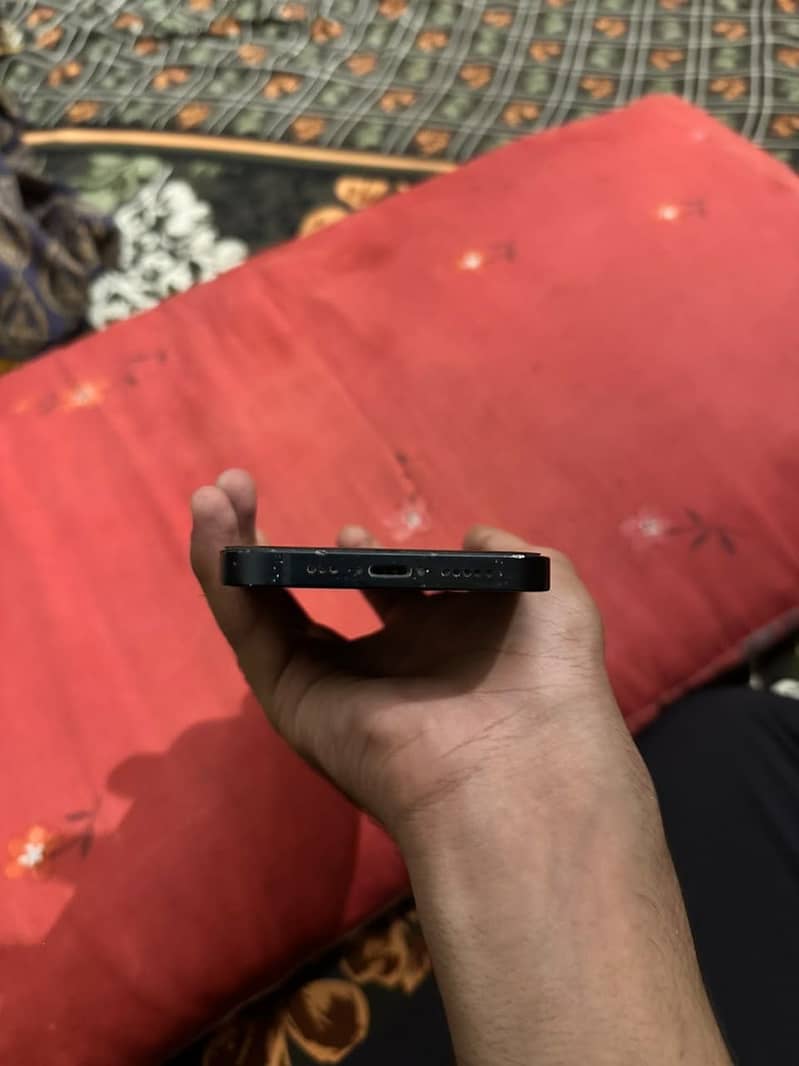 Apple iPhone 13 9
