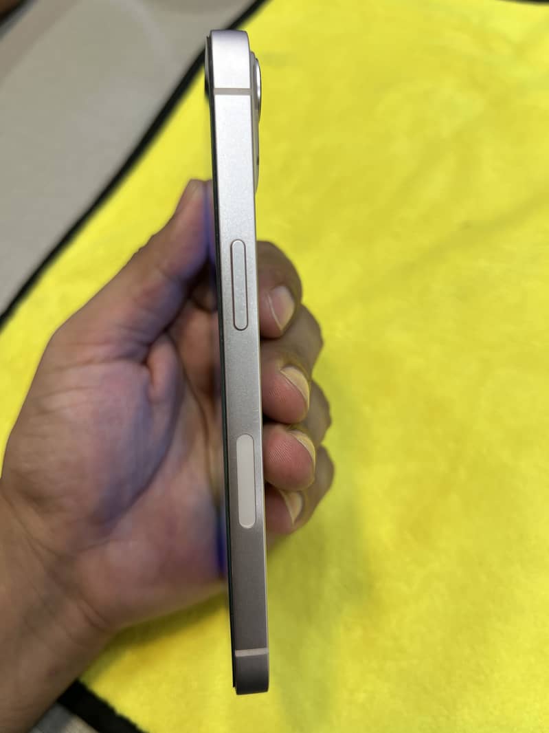 Apple iPhone 13 0