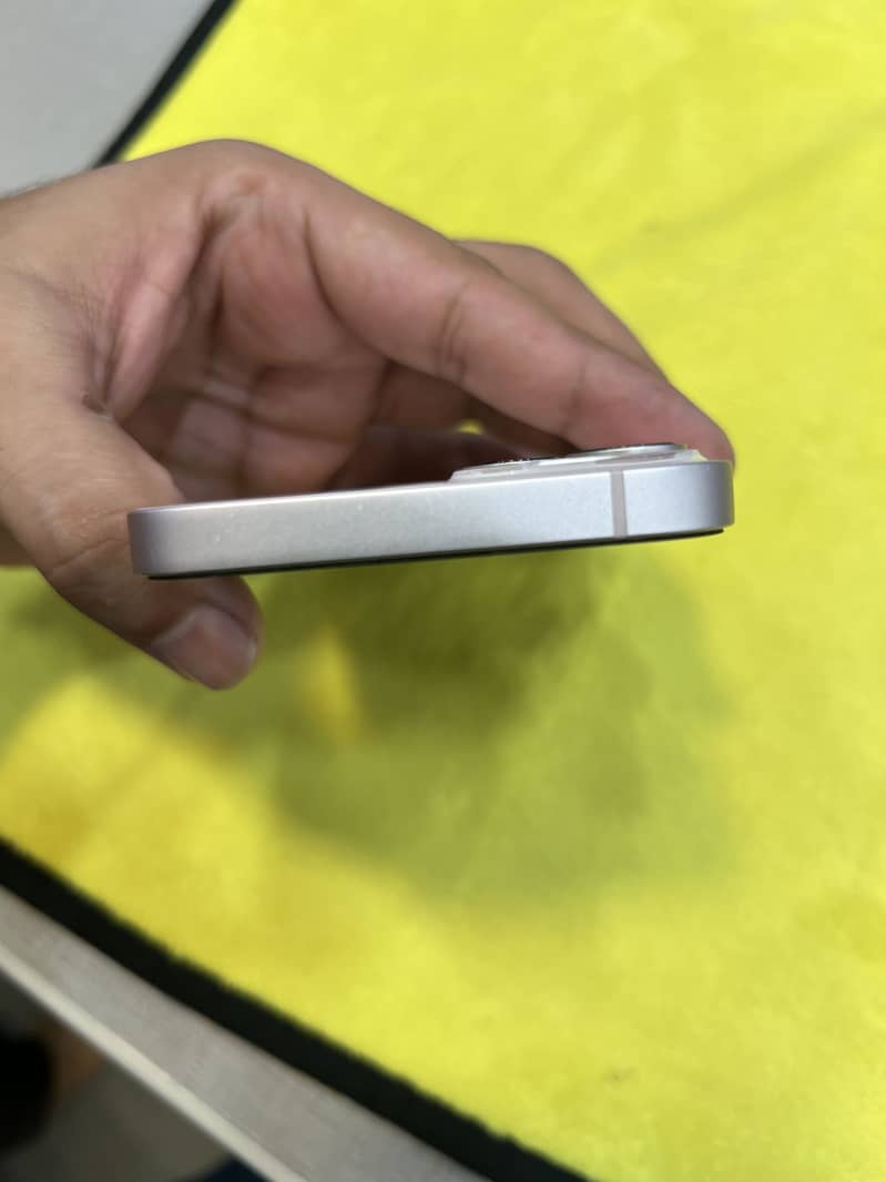 Apple iPhone 13 4