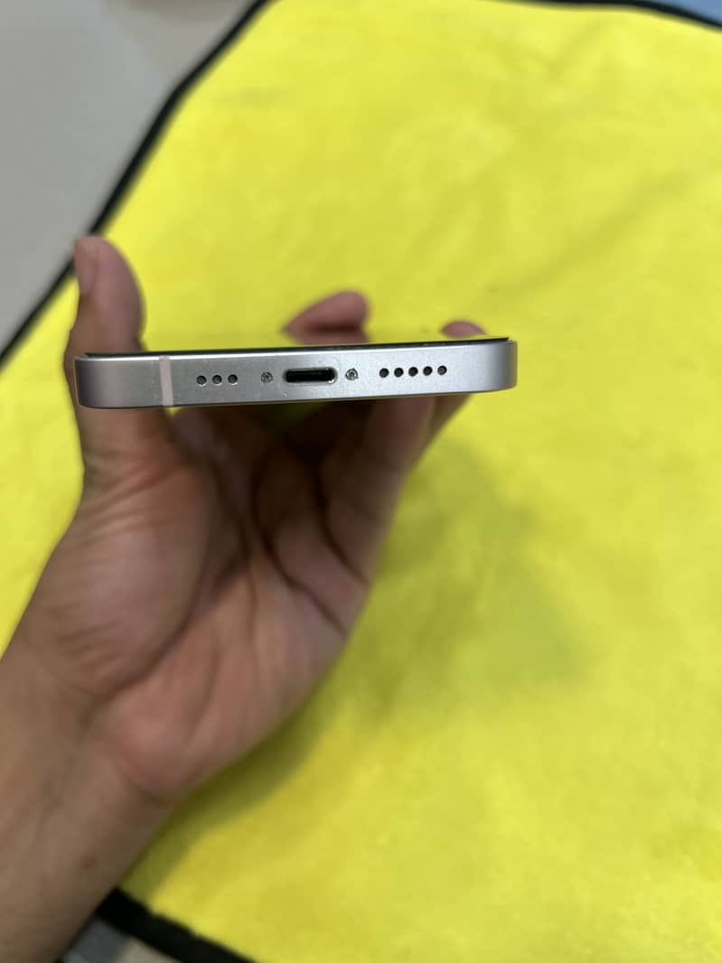 Apple iPhone 13 5