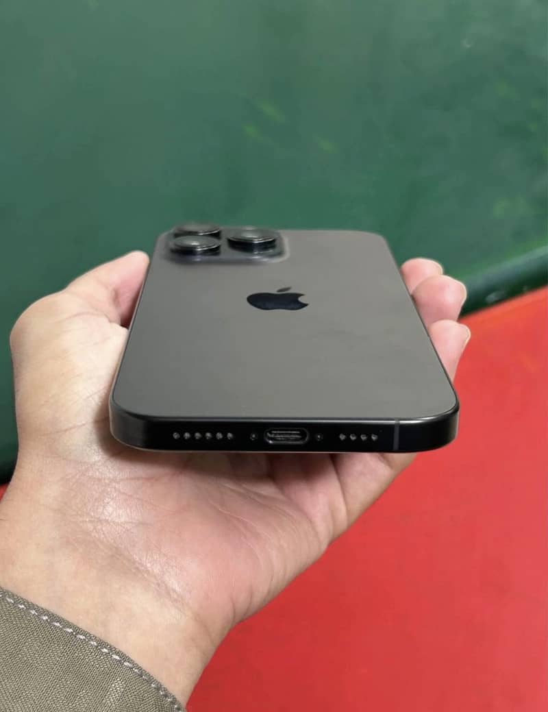 Iphone 16 pro max jv 3