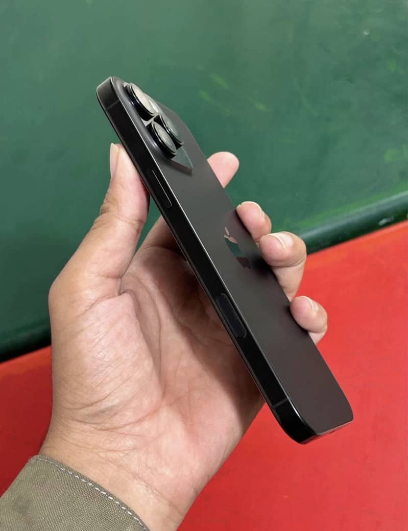Iphone 16 pro max jv 4
