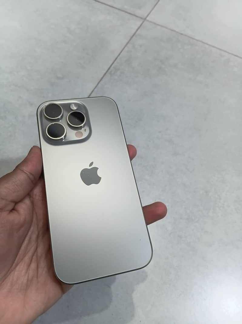 Apple iPhone 16 Pro 0