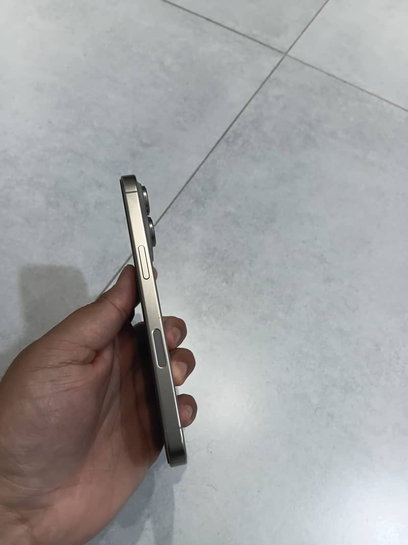 Apple iPhone 16 Pro 1