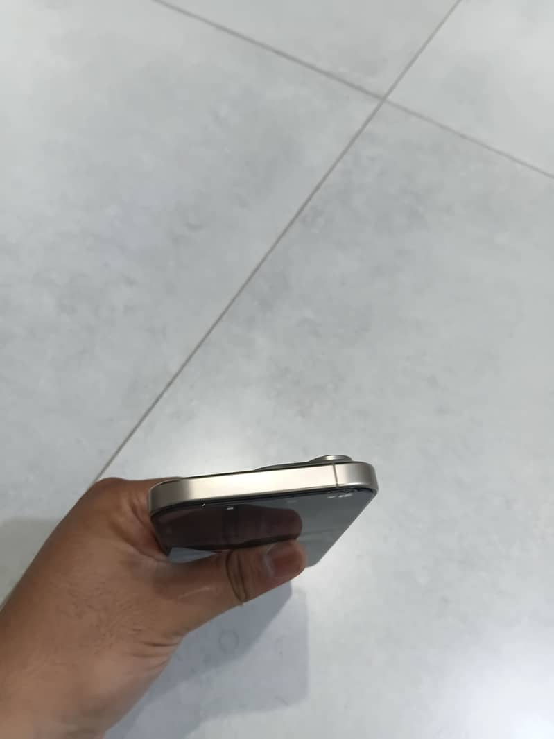 Apple iPhone 16 Pro 4