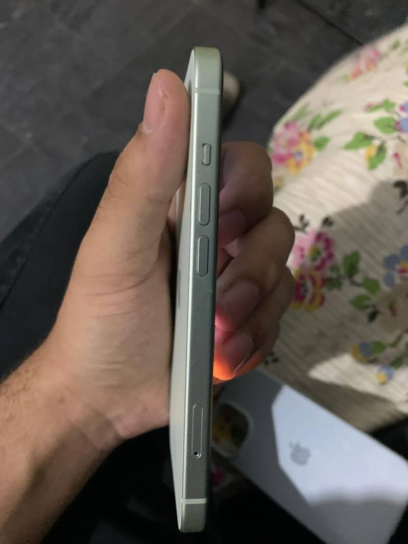 Apple iPhone 15 2