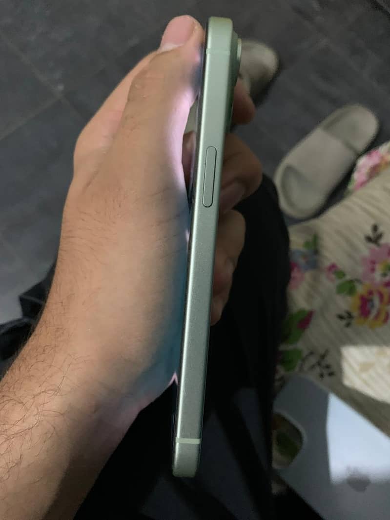 Apple iPhone 15 4