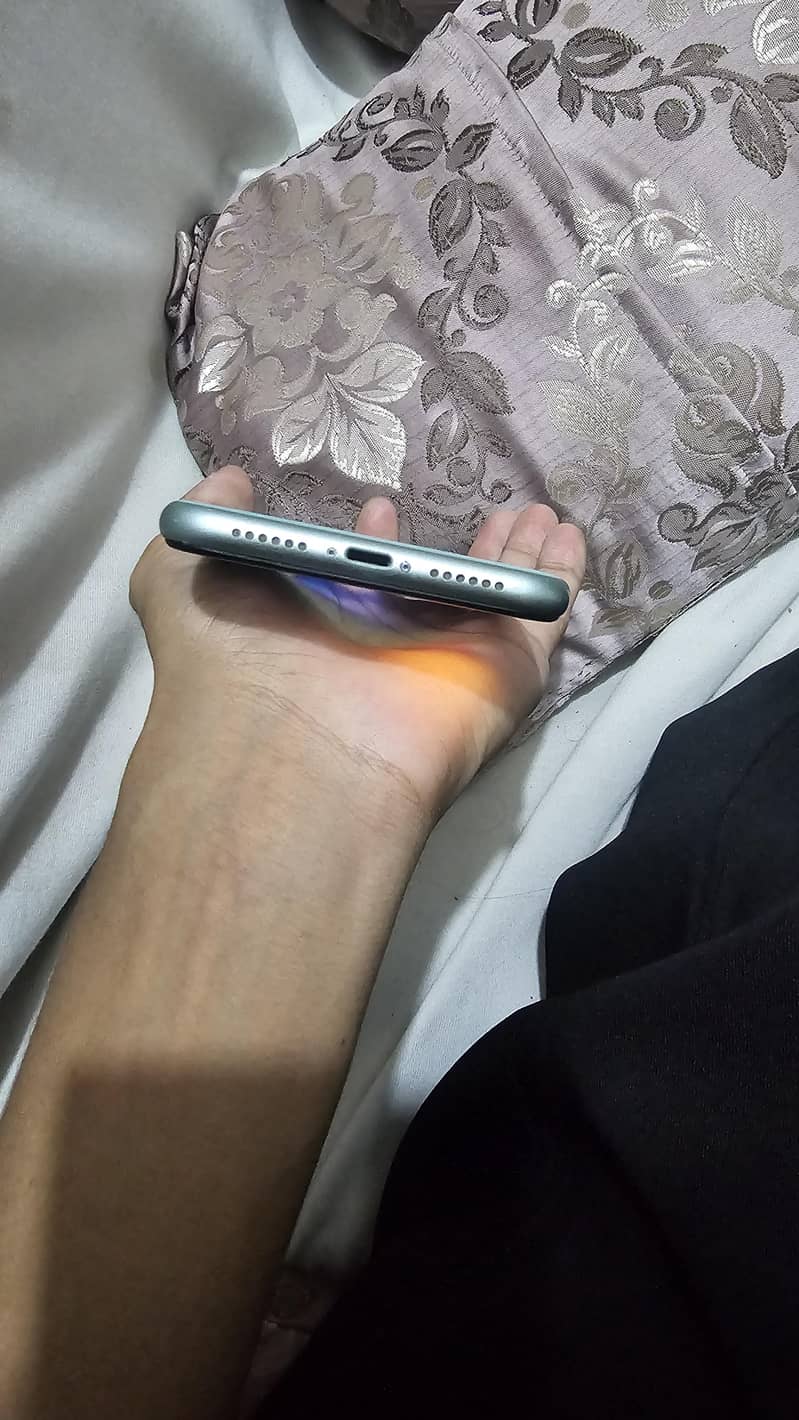 Apple iPhone 11 3