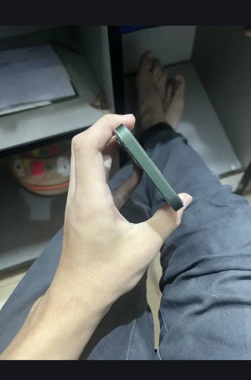 Apple iPhone 13 4