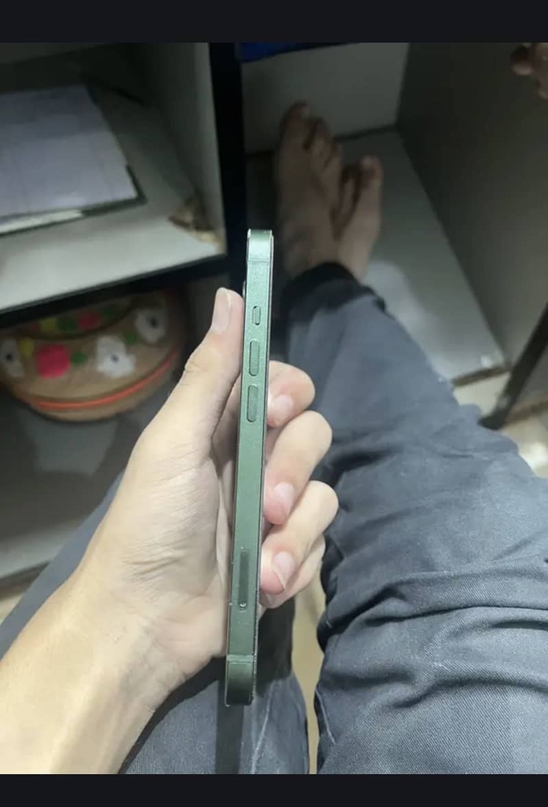 Apple iPhone 13 5
