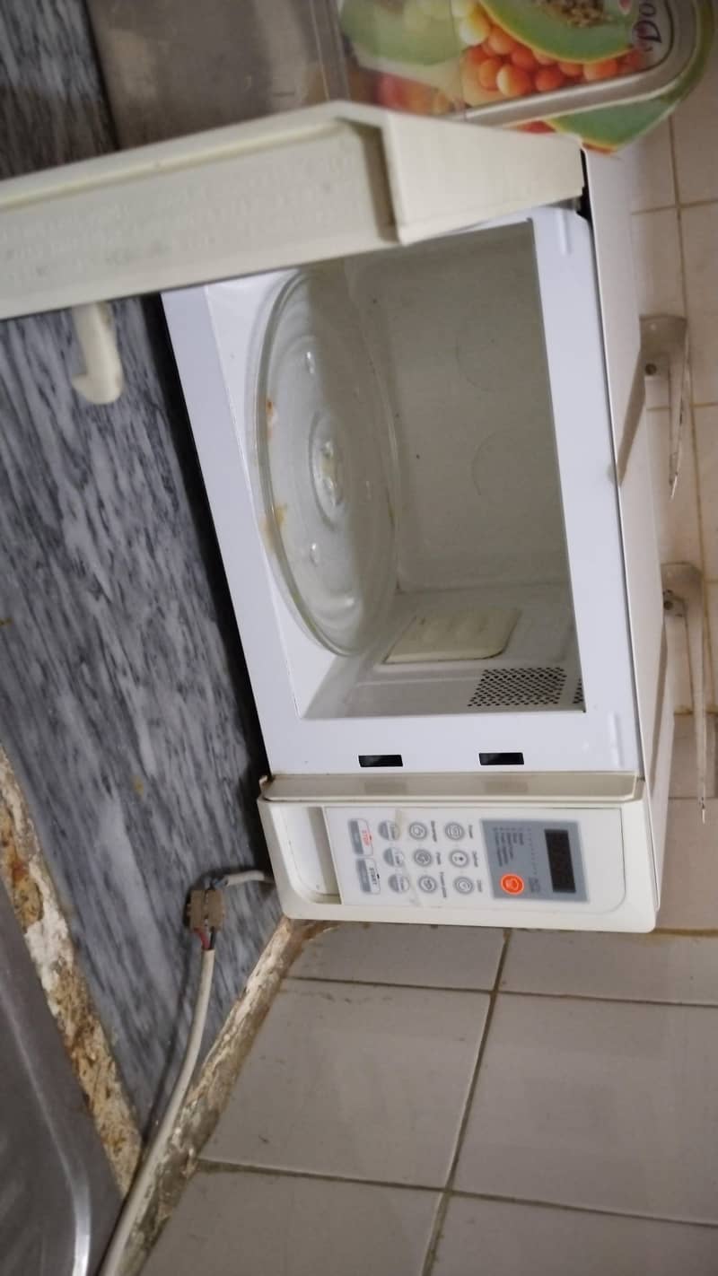 Dawlance Microwave 2
