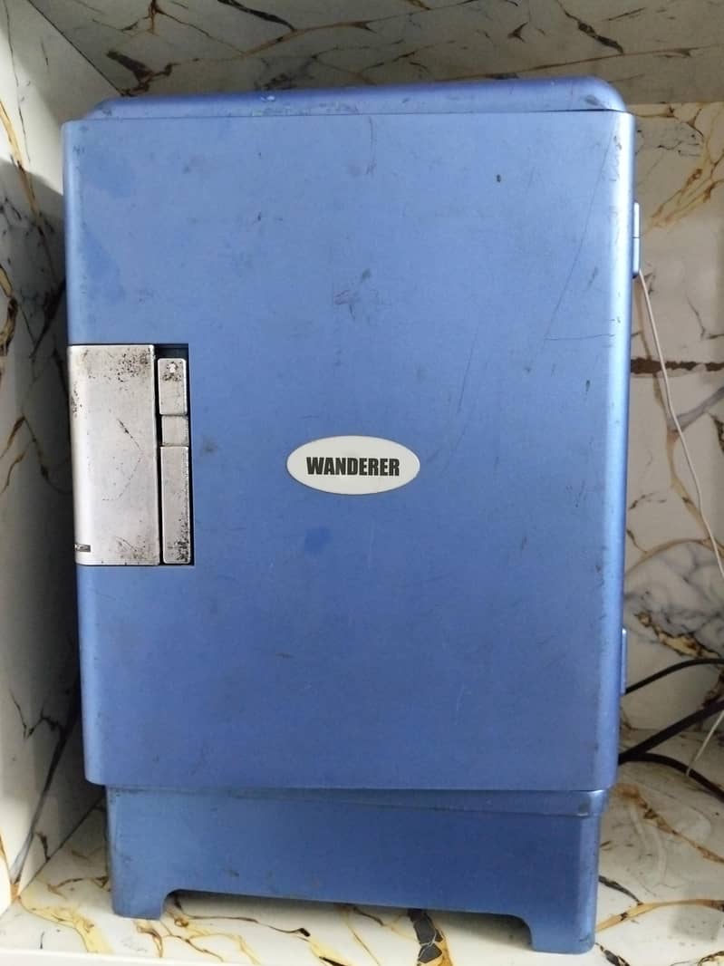 Mini fridge 0