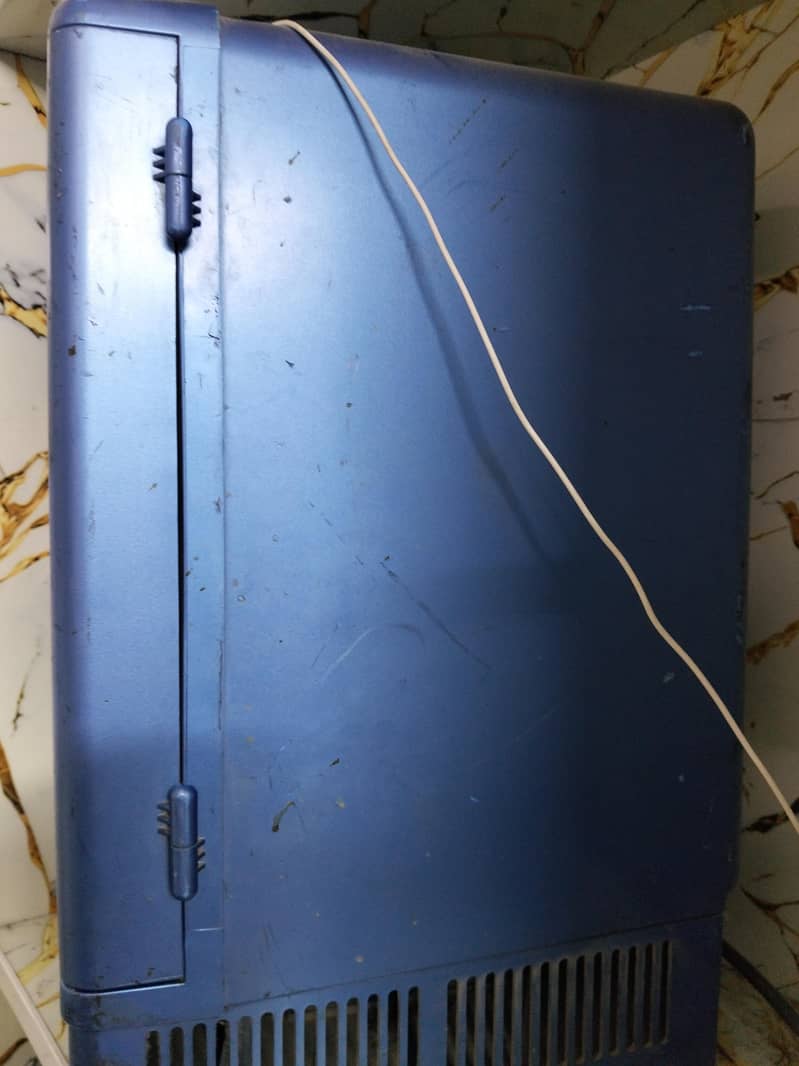 Mini fridge 4