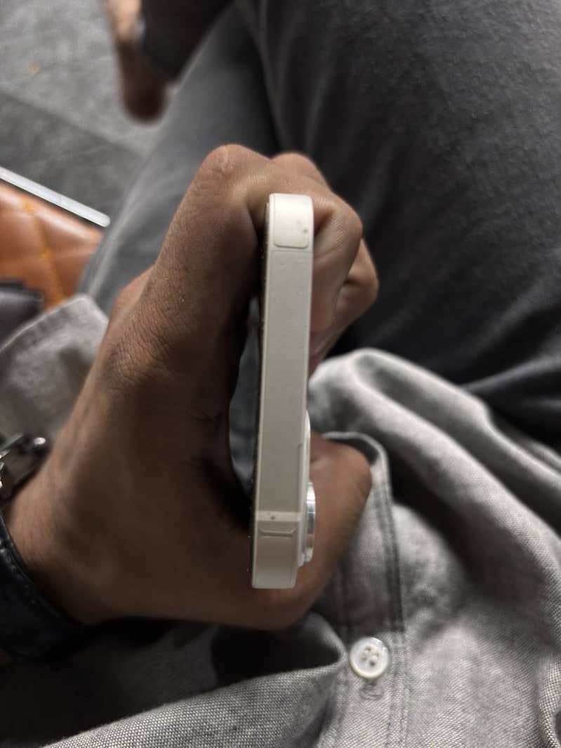 Apple iPhone 13 4