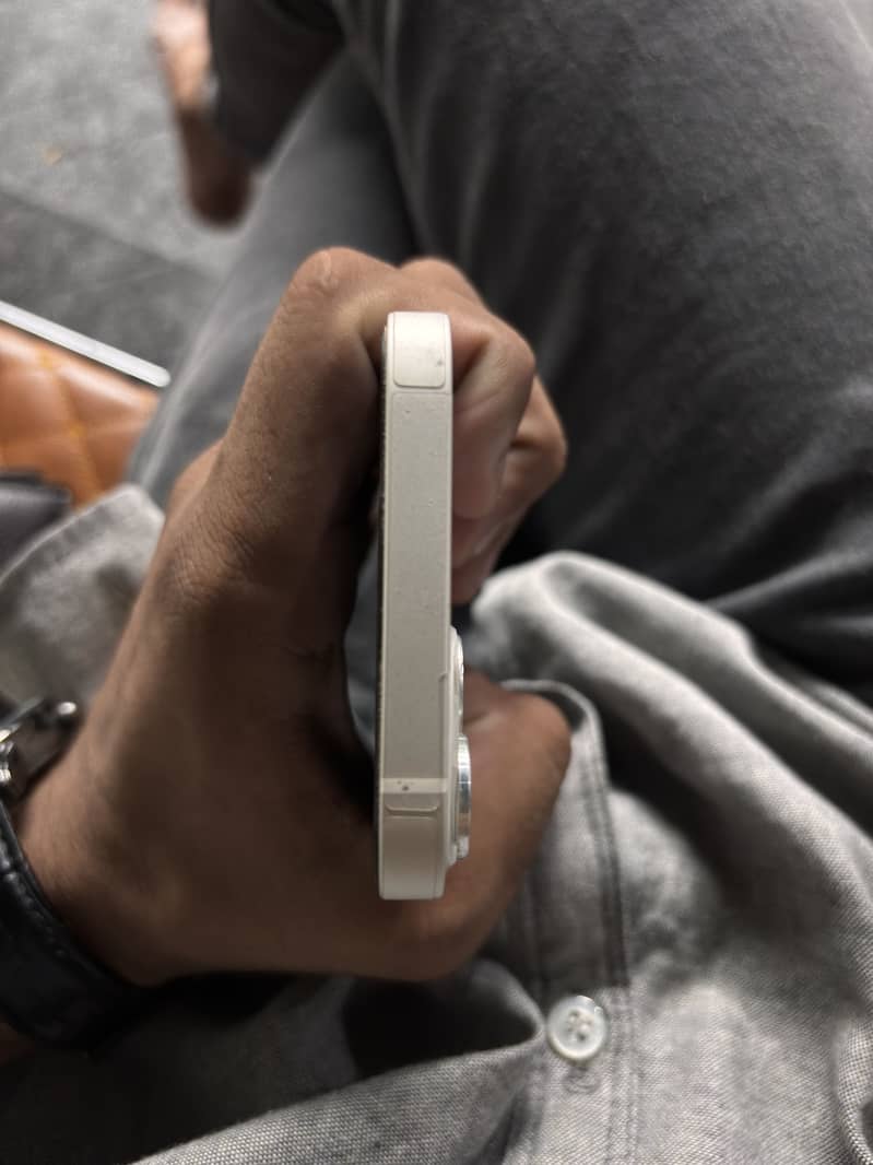 Apple iPhone 13 5