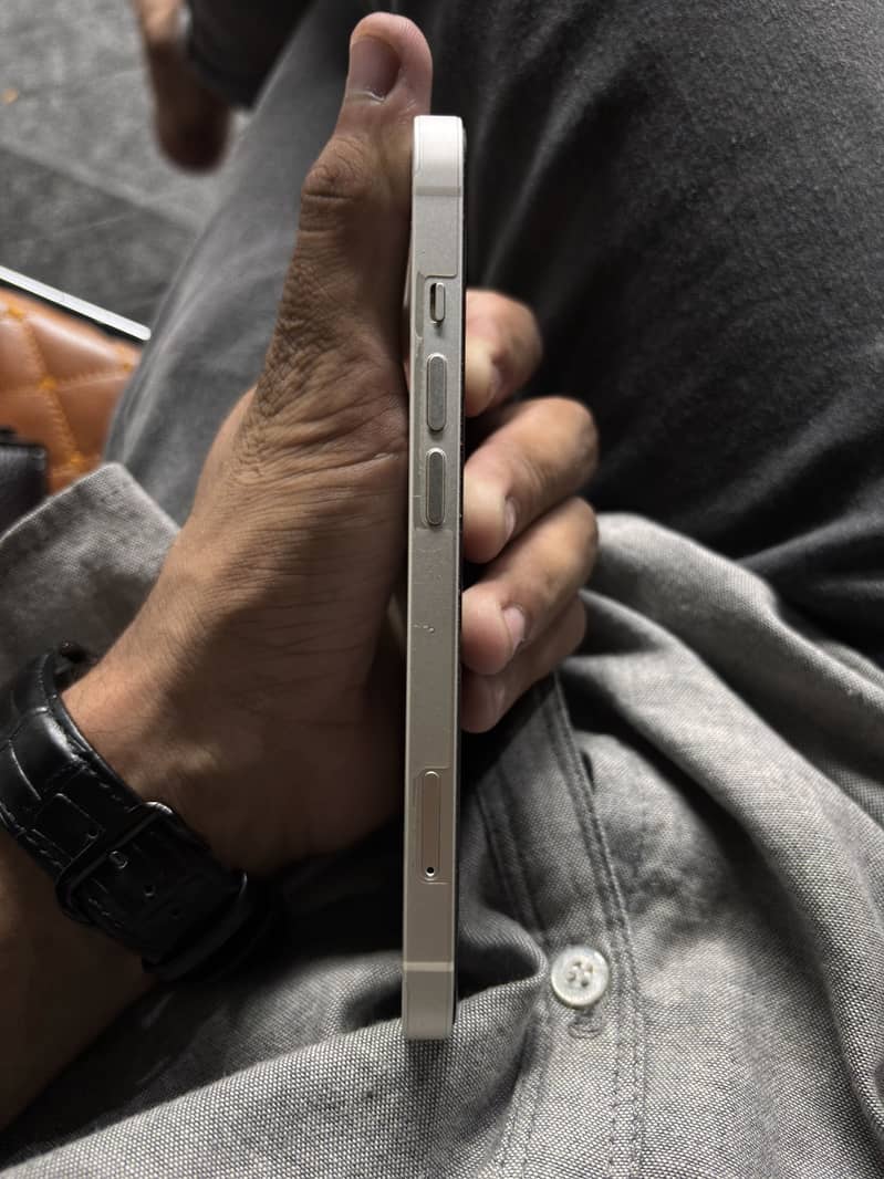 Apple iPhone 13 6