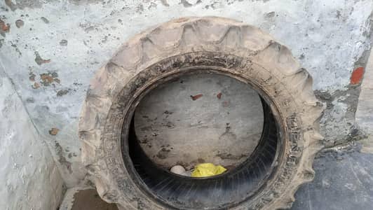 trackter  ka tyre ha 2 adad  03258828909 his number per rabta kry