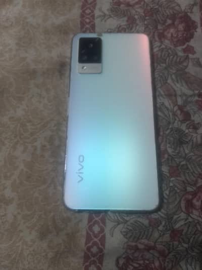 Vivo V21