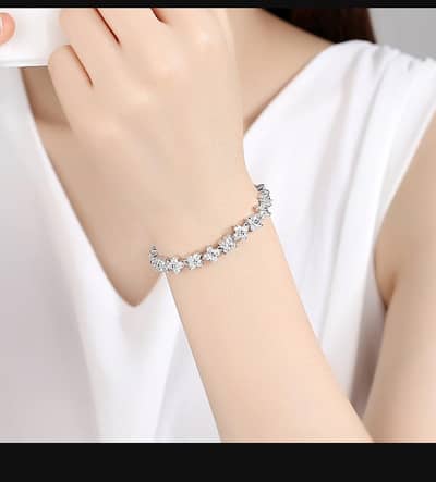 Silver flower bracelet for women with sparkling stones