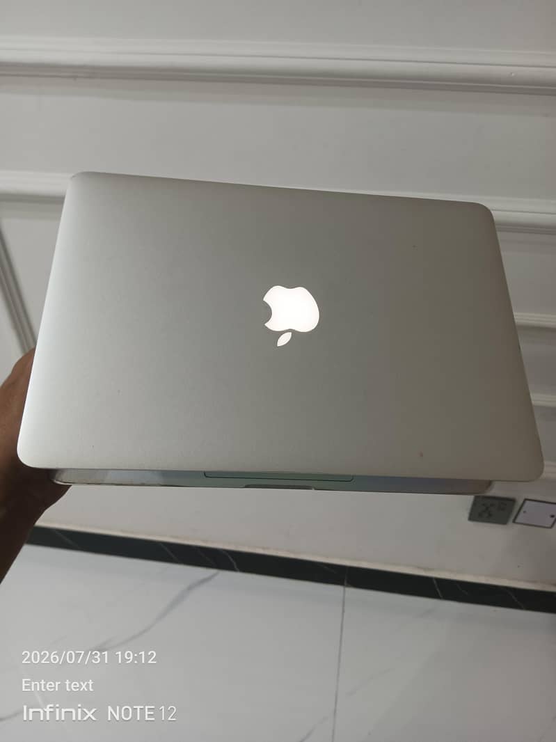MacBook Pro 2015 Scratchless Condition 1
