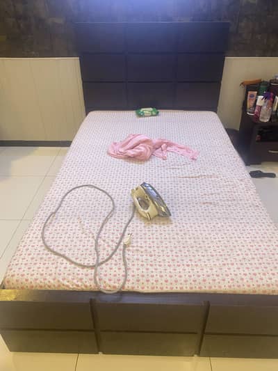 Single bed with mattress