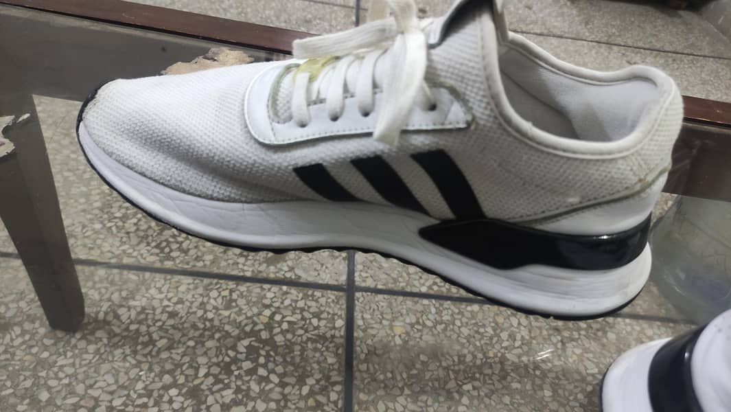 ADIDAS 4