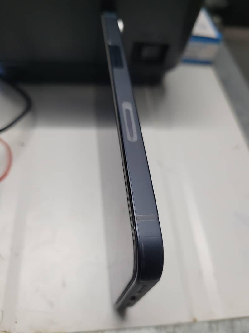 Apple iPhone 13 2