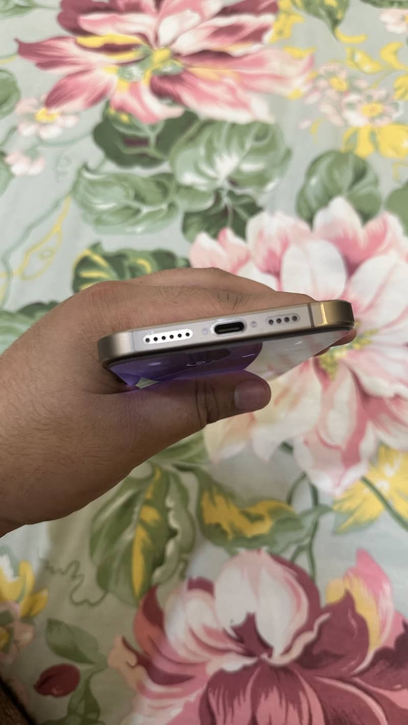 Apple iPhone 16 Pro Max 6