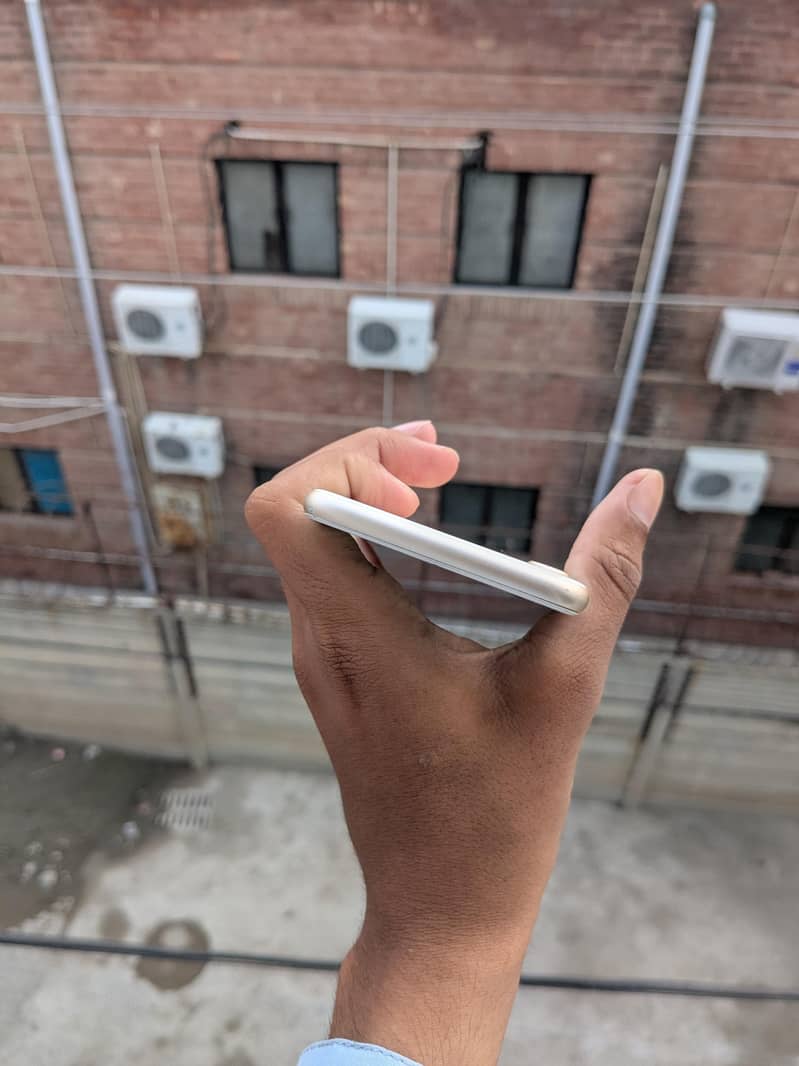 Apple iPhone 7 3