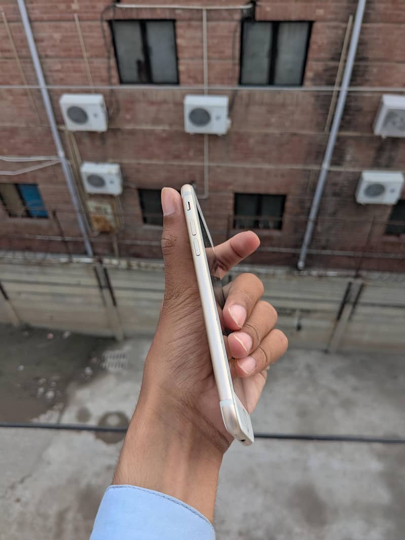 Apple iPhone 7 4
