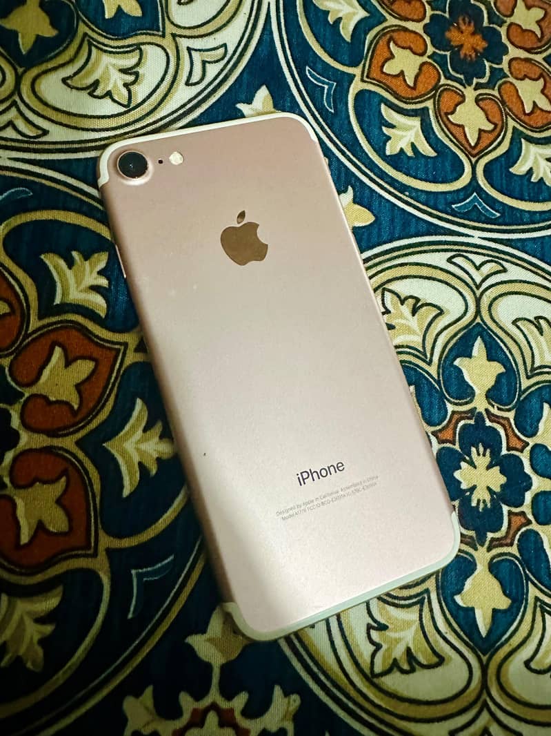 Apple iPhone 7 0