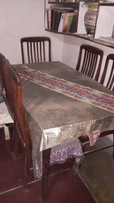 6 Seater Dining Table Set + 2 Extra Chairs | Neat & Clean | Rs. 45000