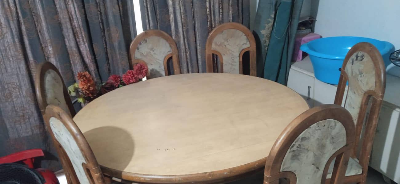 Dining table 0