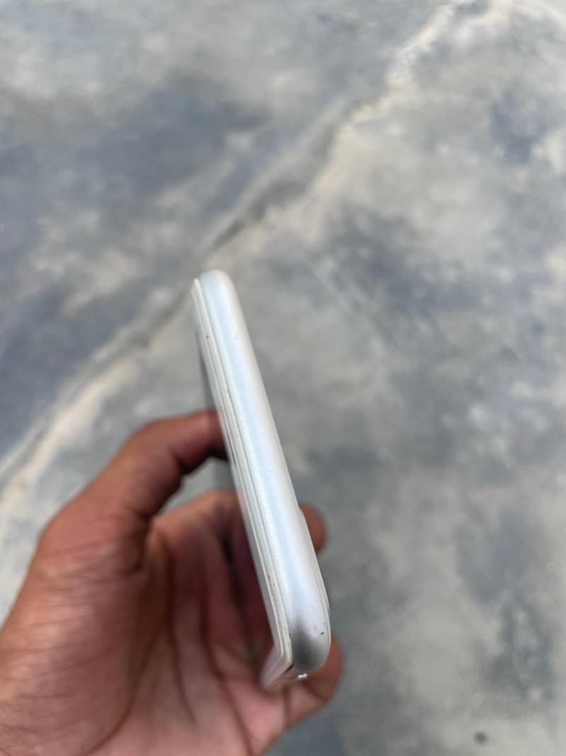1Apple iPhone 8 Plus 1