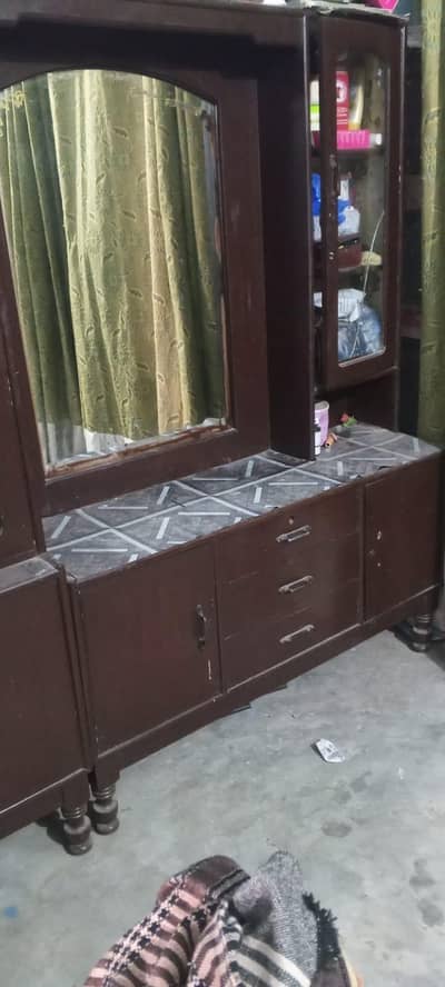 Dressing mirror in good condition in good price